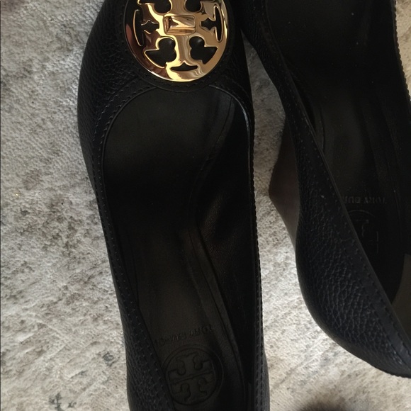 New Tory Burch s9 wedge pumps. - Picture 4 of 4